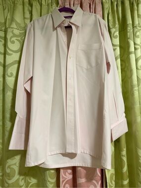 Classic Men's Long-Sleeve Button-Down Shirt in Light Pink